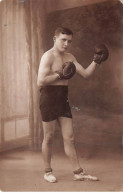 Sports - N°87988 - Boxe - Homme Portant Des Gants De Boxe - Carte Photo - Boxsport