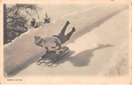 Sports - N°87974 - Sport D'hiver - Enfant Faisant Une Acrobatie Due Une Luge - Carte Vendue En L'état - Deportes De Invierno