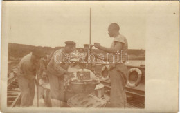 * T2/T3 1916 SMS SATELLIT Satellit-osztályú Torpedóhajó (őrhajó) Matrózai Torpedóval / K.u.K. Kriegsmarine Torpedoboot,  - Ohne Zuordnung