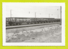 PHOTO Originale TRAIN Wagon Wagons Plats Spéciaux Avec Ranchers Ajourés Dans Les Années 60 - Eisenbahnen