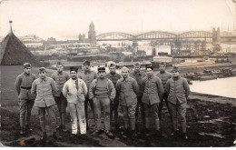 Militaire - N°88935 - Groupe De Militaires - Carte Photo à Localiser - Regiments