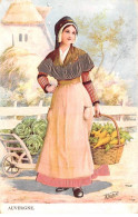 63 - N°89510 - Auvergne - Jeune Femme Portant Un Costume - Carte Gaufrée - Altri & Non Classificati