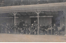 45 - N°89490 - ORLEANS - Militaires Attablés Sous Un Porche - Carte Photo - Orleans