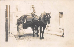 75 - N°90503 - PARIS - Homme Près D'une Charrette, Livreur  - Métier - Carte Photo à Localiser - Straßenhandel Und Kleingewerbe