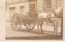 75 - N°90507 - PARIS - Hommes Dans Une Charriot Avec De Très Grosses Roues - Métier - Carte Photo à Localiser - Artigianato Di Parigi