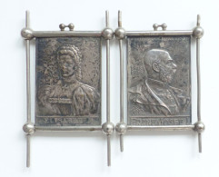 Kaiserin Elisabeth / Sissi Und Kaiser Franz Josef I. Lot Mit 2 Metallplaketten Jeweils Ca. 3,5x5cm - Familias Reales
