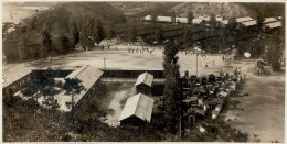Kriegsgefangenenpost Aus Japan Ninoshima Originalfoto Des Lagers Hintergrund Sportplatz - Autres & Non Classés