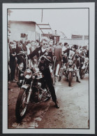 Carte Postale : Johnny Hallyday Sur Moto Norton - Film "à Tout Casser" De John Berry 1968 (cinéma) - Artistas