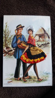 CPSM BRODEE FOKLORE FOLKLORIQUE COUPLE AUVERGNATS DESSIN ISABEL 107 ED FANTACAP - Ricamate