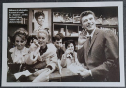 Carte Postale : Johnny Hallyday Et Catherine Deneuve Après La Sortie Du Film "Les Parisiennes" 1962 (cinéma) - Artisti