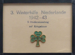 WHW Winterhilfe Niederlande 1942/43 Straßensammlung Auf Kriegsdauer Abzeichen Im Rahmen 9x12 Cm I-II - Guerre 1939-45