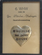 WHW Gau München-Oberbayern Gaustraßensammlung 1938/39 Abzeichen Im Rahmen 9x12 Cm I-II - Weltkrieg 1939-45