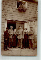 39871405 - Drei Landser In Uniform Mit Zwei Frauen - Guerra 1914-18