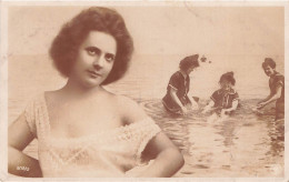 FANTAISIES - Femmes - Femmes En Train De Se Baigner Dans L'eau - Carte Postale Ancienne - Women