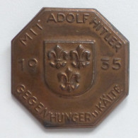 WK II Orden NS-Abzeichen Mit Adolf Hitler Gegen Hunger Und Kälte 1935 I-II - Guerra 1939-45