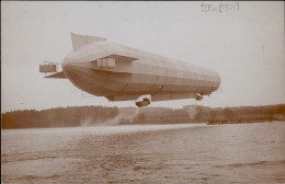 Zeppelin Aufstieg Aus Der Alten Halle 1908 Rückseite Gestpl. Hacker (Luftschiffkapitän) Foto-AK I-II Dirigeable - Dirigibili