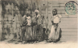 CARTE PHOTO - Trois Mères Portant Leurs Bébés Sur Leur Dos - Carte Postale Ancienne - Fotografie