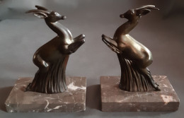 2 Serre-livres Art Déco, Gazelles En Régule Avec Belle Patine Bronze. Socle En Marbre Gris Homogène. - Andere & Zonder Classificatie