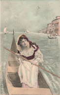 FANTAISIES - Femmes - Femme Dans Une Barque - La Mer - Bateaux - Colorisé - Carte Postale Ancienne - Frauen