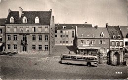 59 - CASSEL / L'HOTEL DE VILLE - LA GRANDE PLACE - AUTOCAR - Cassel