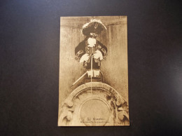 België - Belgique - CPA  Bruxelles - Manneken Pis En Grande Tenue - Unused Card - Celebridades