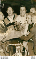 CYCLISME  04/1959 ROGER RIVIERE BAT LE RECORD DE L'HEURE   PHOTO DE PRESSE 18X13CM - Cyclisme