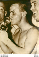 BOXE 05/1961 JOHNNY CALDWELL  CHAMPION DU MONDE DES POIDS COQ  PHOTO DE PRESSE 18X13CM - Sport