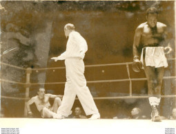 BOXE 1961 BOYSAN BAT GUY GRACIA PAR ARRET DE L'ARBITRE PHOTO DE PRESSE 18X13CM - Sports