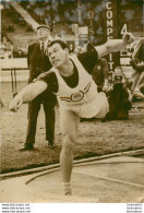 ATHLETISME 1961 ARTHUR ROWE RECORD D'EUROPE DU LANCE DU POIDS A LONDRES  PHOTO DE PRESSE 18X13CM - Sport