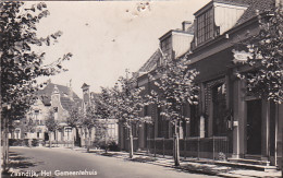 48163Zaandijk, Het Gemeentehuis. (diverse Punaisegaatjes.) - Zaanstreek