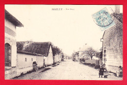 F-10-Mailly Le Camp-15P82  La Rue Basse, Animation, Cpa BE - Mailly-le-Camp