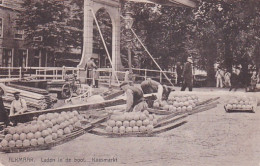 4821140Alkmaar, Laden In De Boot. 1930. (kleine Vouwen In De Hoeken) - Alkmaar