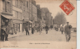 2417-321 Gien  Quai De La République Trés Animée  Retrait Le 12-05 - Gien