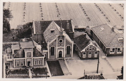 4822312Roodeschool, Gereformeerde Kerk En Oude School.(kleine Vouwen In De Hoeken) - Autres & Non Classés