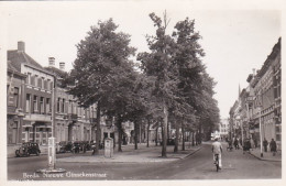 4822342Breda, Nieuwe Ginnekenstraat. (FOTO KAART)(kleine Vouwen In De Hoeken) - Breda