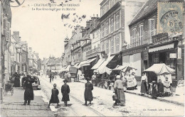 28 - CHATEAUNEUF EN THYMERAIS -  La Rue Grande Un Jour De Marché - Animée - Châteauneuf