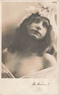 CARTE PHOTO - Femme - Portrait - Robe - Carte Postale Ancienne - Photographie