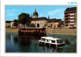 LAVAL. -  La Mayenne, Le Bateau-lavoir Et Clocher De L'église Saint Venerand.   -  Non Circulée. - Laval