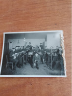 560 // DEUX PHOTOS ANCIENNES COUSUES ENSEMBLE / "ORCHESTRE PIERROT ET SES BENJAMINS DE  STALAG / GEPRUFT - Anonyme Personen