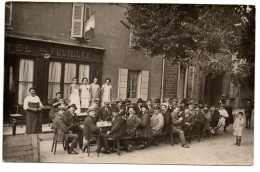 Terrasse De L'Hôtel De La Feuillée. Carte Photo Animée Non Située - Restaurantes