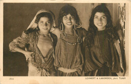 TUNISIE Lehnert Et Landrock N°2510 Femme Seins Nus Fillettes Arabes - Tunisie