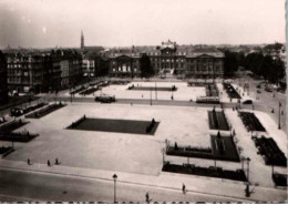 LILLE. -  La Place De La République. .  -  Non Circulée. - Lille