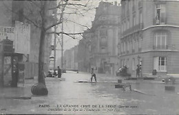 CPA Paris La Grande Crue De La Seine Janvier 1910 Inondation De La Rue De L'Université - District 07