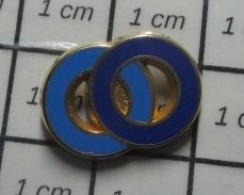 712D Pin's Pins / Beau Et Rare / AUTRES / DEUX CERCLES BLEUS - Autres & Non Classés