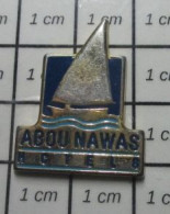 713c Pin's Pins / Beau Et Rare / MARQUES / HOTELS ABOU NAWAS BARQUE VOILIER - Marcas Registradas