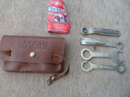 Trousse  D Outils Pour Reparation Velo   En  Caoutchouc Marque  Mafac Avec Cles D Origine - Cycling