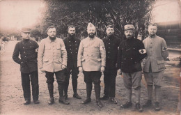 CARTE PHOTO SOLDATS AVEC BRASSARDS CROIX ROUGE R1 - Oorlog 1914-18