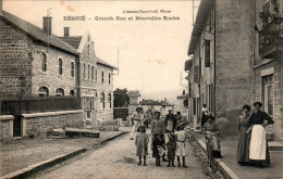 Régnié-Durette Canton De Beaujeu Grande Rue Et Nouvelles Ecoles School Rhône 69430 Cpa Voyagée En 1911 En B.Etat - Other & Unclassified