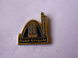 Pins SAINT LEOPOLD PRETRE CATHOLIQUE FRERES MINEURS CAPUCINS - Personaggi Celebri