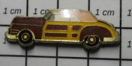 512E Pin's Pins / Beau Et Rare / AUTRES / GROSSE VOITURE US JAUNE ET ROUGE ANNEES 50 - Altri & Non Classificati